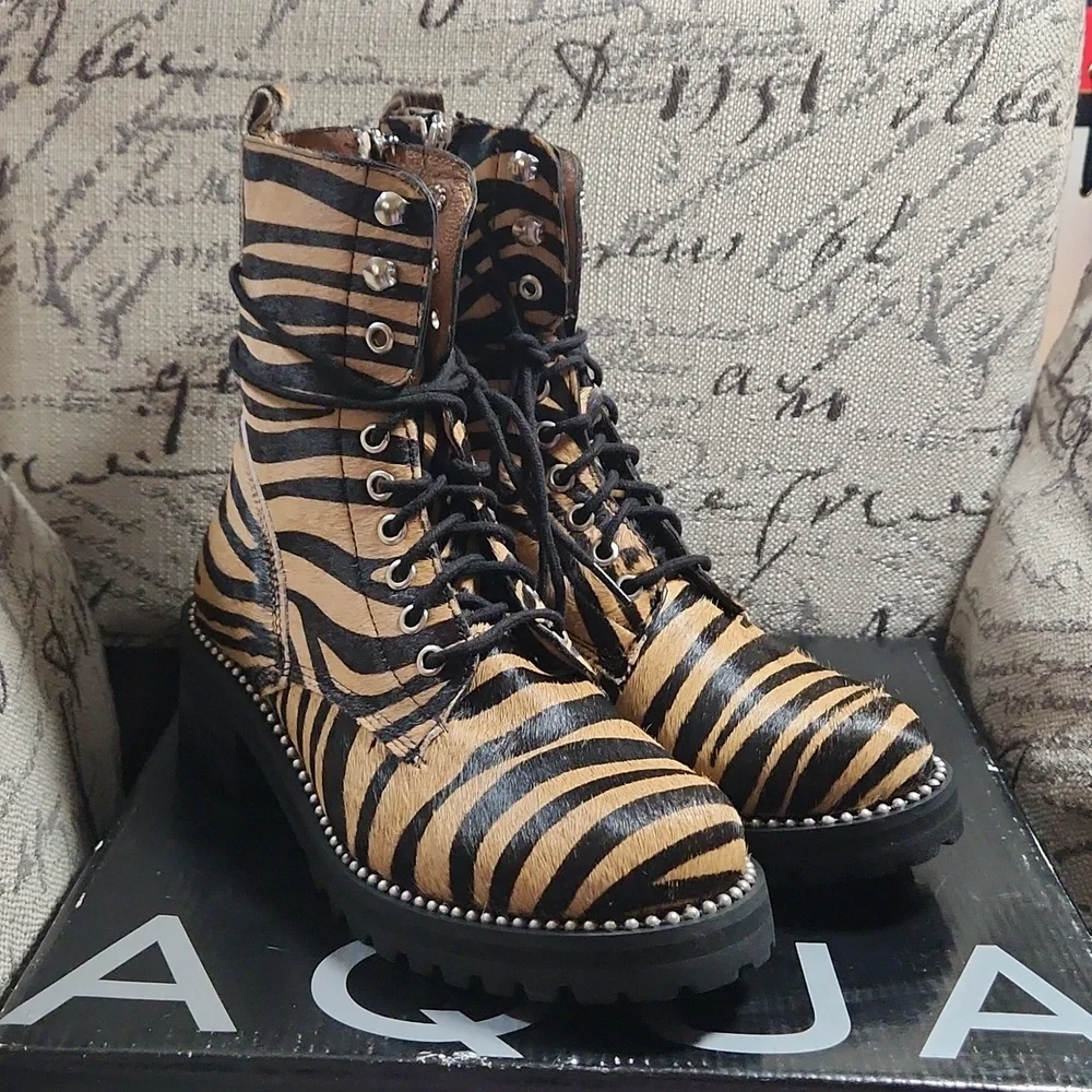 Aqua Women’s Tiger Print Jax Studded Hiker Combat Boots Lace Up Round Toe - Picture 1 of 5